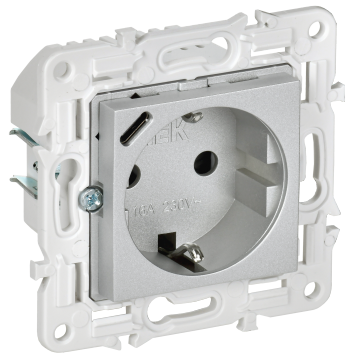 SKANDY Роз. с з/к/ш 16А с USB C 18Вт SK-R17S сереб. IEK